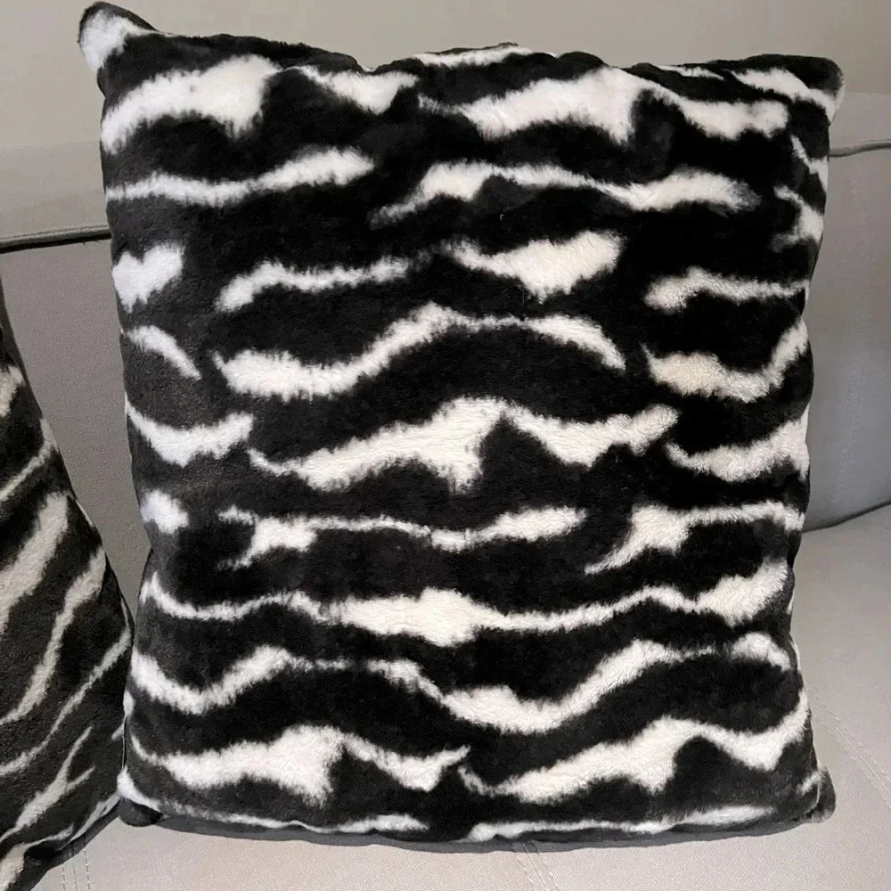 Set of 2 decorative zebra print pilllows